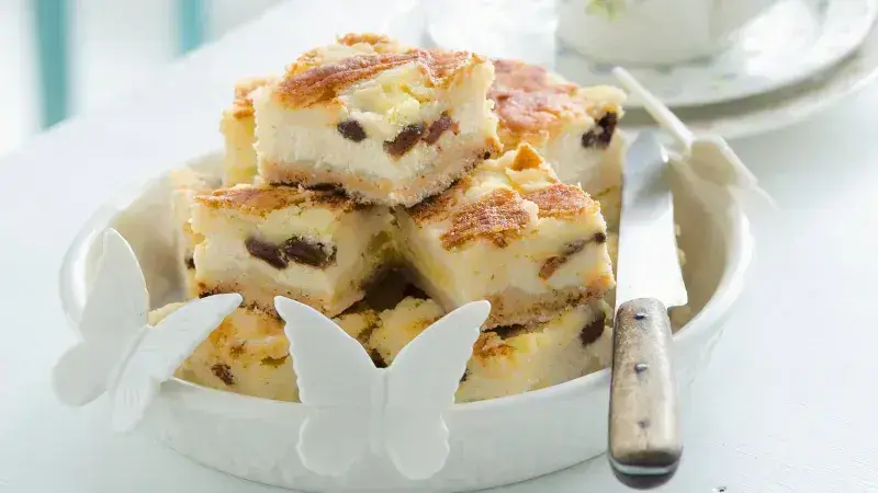 Cheesecake slices in bowl