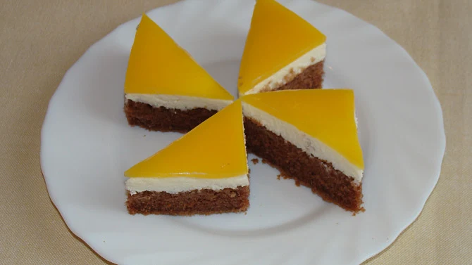 Three-layer cake with pudding