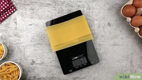 Digitální váha s těstovinami pro porci jídla