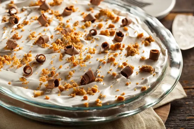 Dessert with cream and crumbs