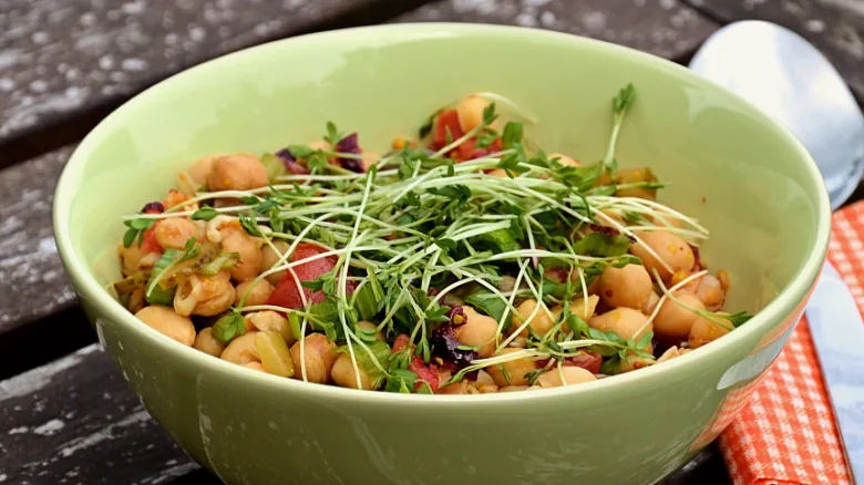 Chickpea salad bowl