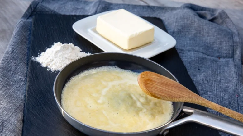 Smažící máslo s moukou na světlou jíšku