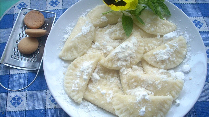 Boiled dumplings with filling