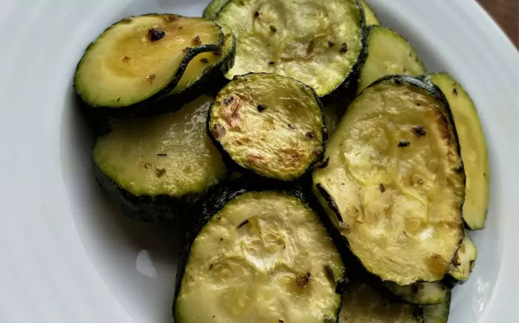 Roasted zucchini slices
