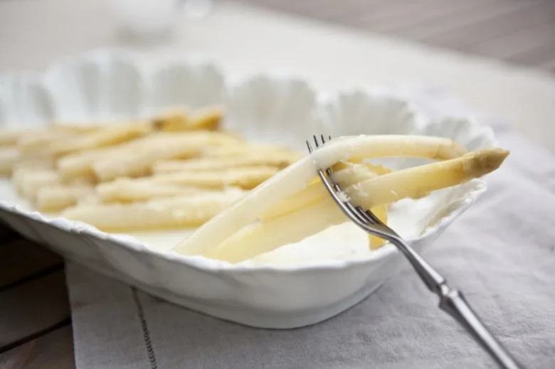 White asparagus with fork