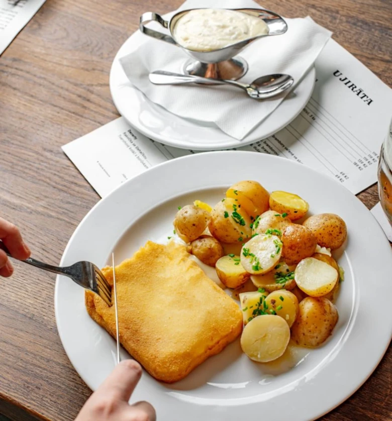 Fried cheese with potatoes
