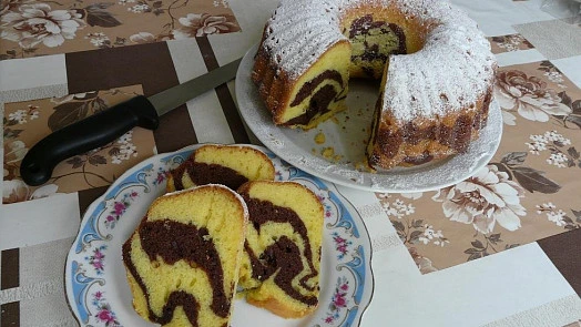 Marble bundt cake slices