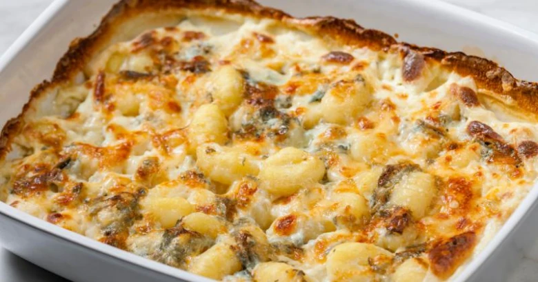 Baked gnocchi with cream sauce