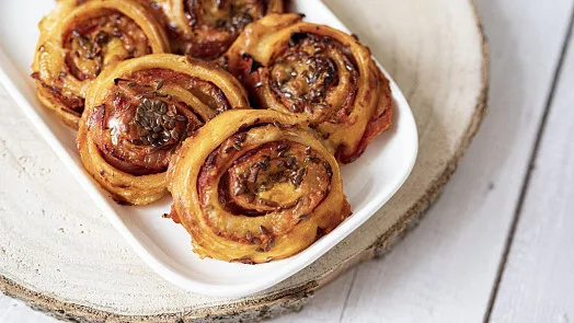 Baked pastry rolls
