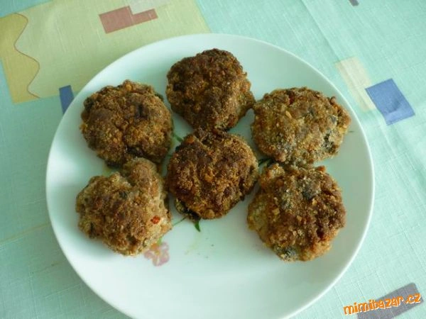 Fried meat patties with kohlrabi