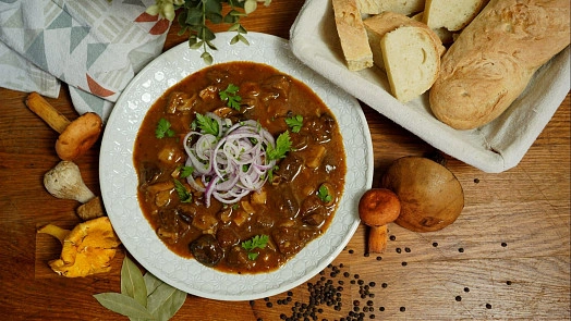 Mushroom goulash with bread and mushrooms