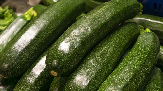 Čerstvé cukety na recept sekanou z cukety.