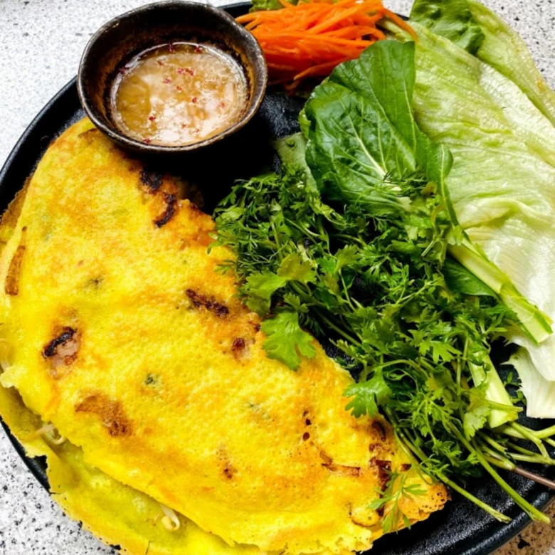Vietnamese rice pancakes with herbs and dipping sauce